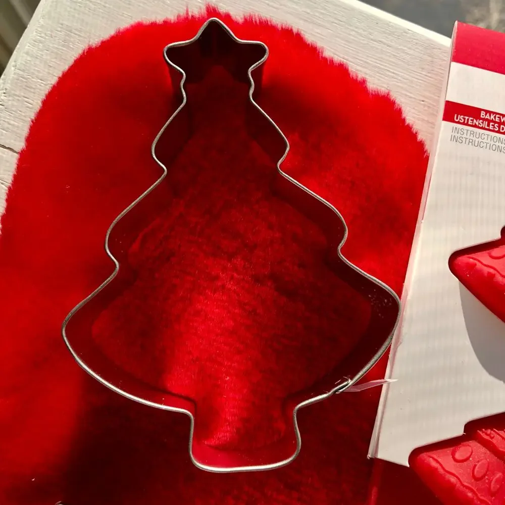 NWT Christmas Tree Candy and 5 Christmas Tree Cookie Cutters